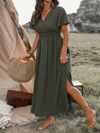 Elegante plus-size Franse stijl V-hals jurk met kantel detail, lange mouw en uitlopende zoom - Effen kleur, perfect voor lente/zomer, plus-size jurk