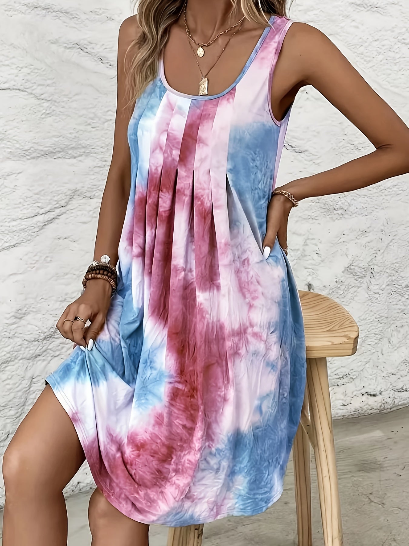 Plus Size Dames Casual Mouwloze Tie-Dye Print Jurk - Levendig Paars & Blauw Willekeurig Patroon, Losse Pasvorm Ronde Hals Potloodrok, Wasbare Zomerjurk, Vlottende Stof Gown