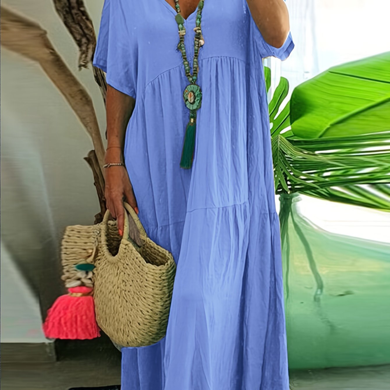 Plus Size - Dames Plus Size A-Line Plissé Maxi Jurk - V-hals, Korte Mouw, Effen Kleur, Lichtblauw & Witte Strepen, Zomerse Elegance, Casual Stijl, Casual Zomerjurk | V-hals Jurk | Plissé Detailering, Plus Size Jurk