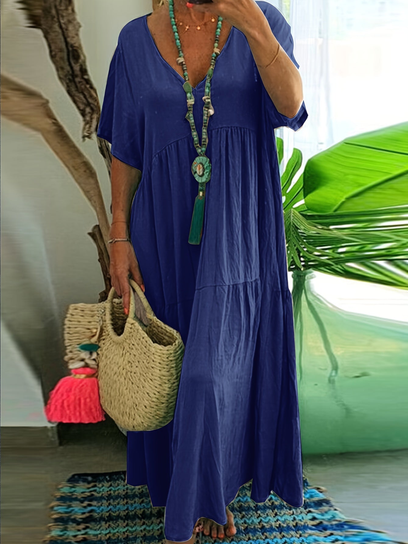 Plus Size - Dames Plus Size A-Line Plissé Maxi Jurk - V-hals, Korte Mouw, Effen Kleur, Lichtblauw & Witte Strepen, Zomerse Elegance, Casual Stijl, Casual Zomerjurk | V-hals Jurk | Plissé Detailering, Plus Size Jurk