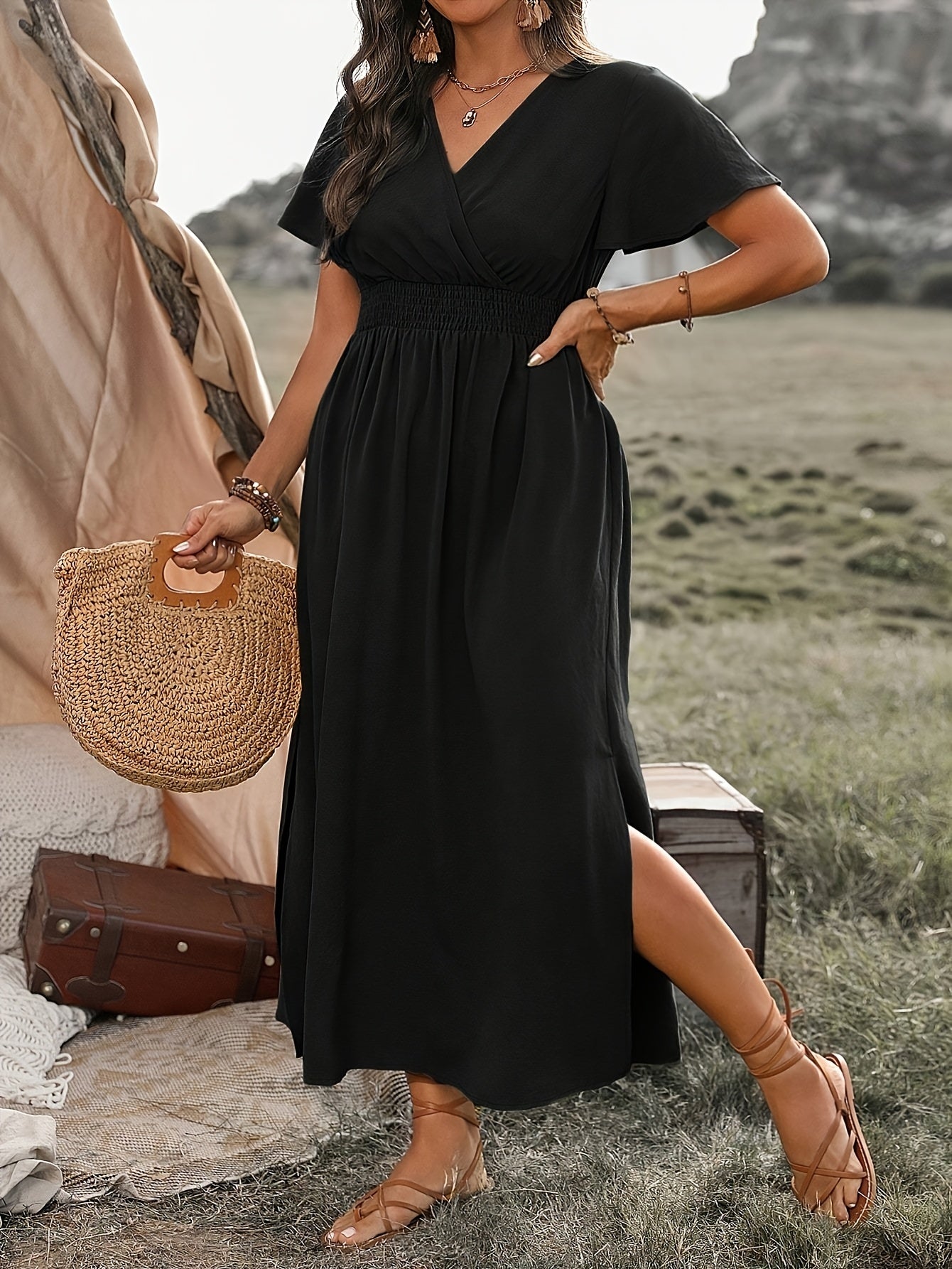 Elegante plus-size Franse stijl V-hals jurk met kantel detail, lange mouw en uitlopende zoom - Effen kleur, perfect voor lente/zomer, plus-size jurk