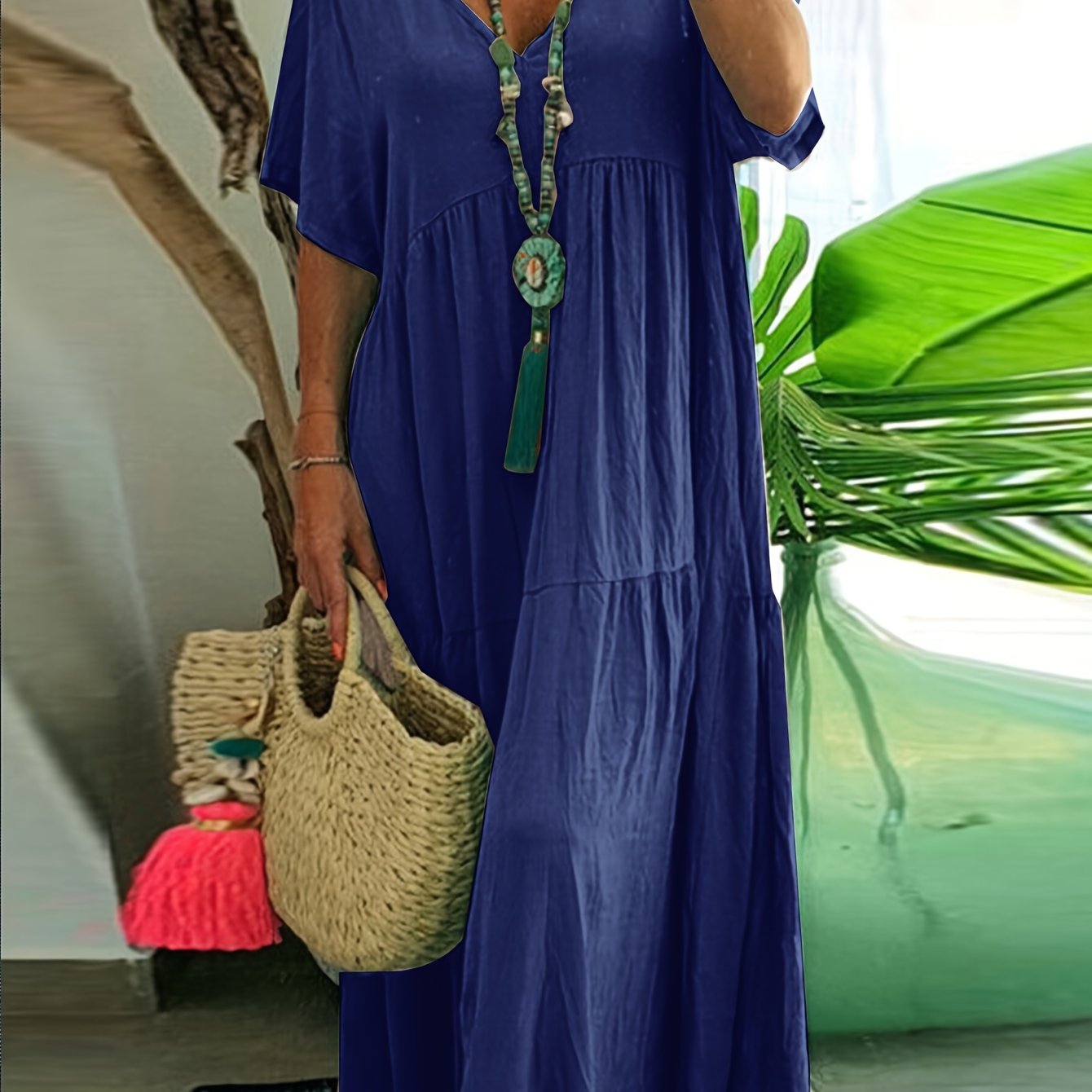Plus Size - Dames Plus Size A-Line Plissé Maxi Jurk - V-hals, Korte Mouw, Effen Kleur, Lichtblauw & Witte Strepen, Zomerse Elegance, Casual Stijl, Casual Zomerjurk | V-hals Jurk | Plissé Detailering, Plus Size Jurk